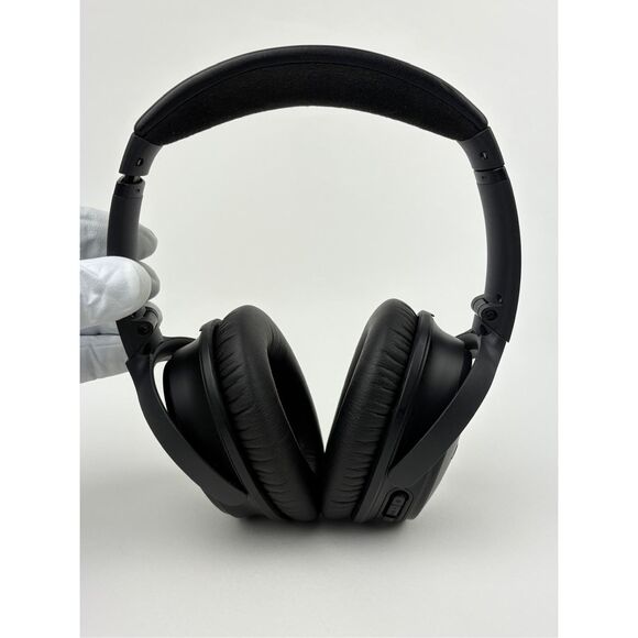 Bose Wireless Over-Ear Headphones - Black - Picture 9 of 12